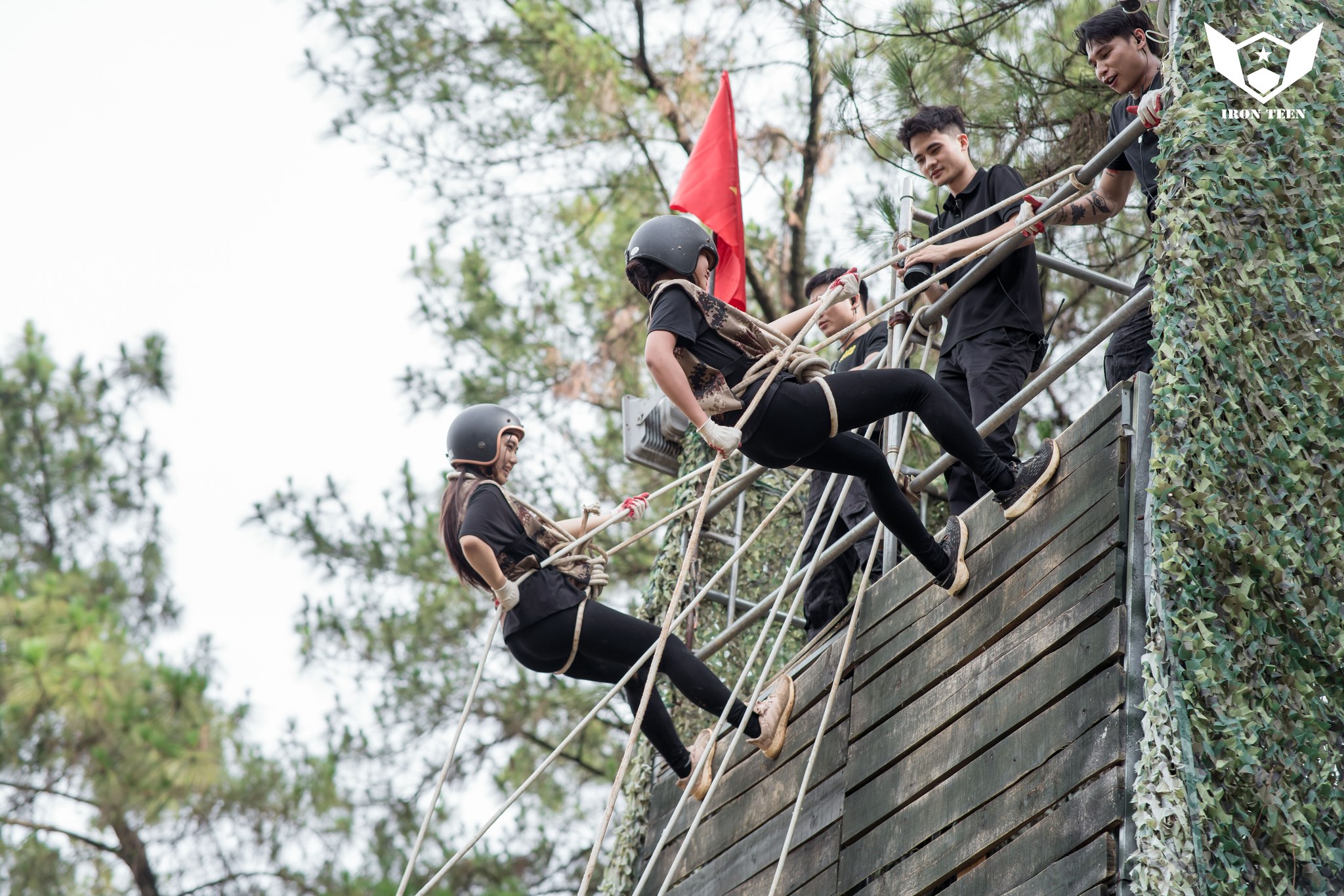 Học viên IRON TEEN CAMP tham gia hoạt động ngoài trời